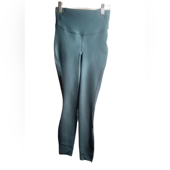 Lululemon Base Pace High-Rise Tight Two-Tone Ribbed
Green Jasper Blue legging 2 - Picture 2 of 3